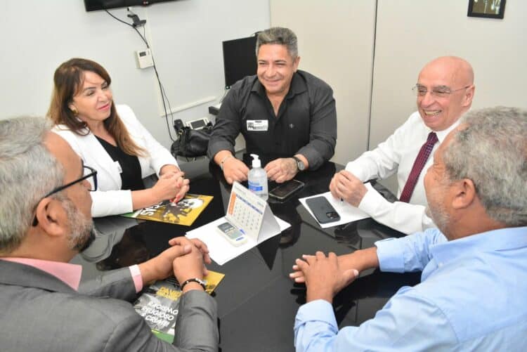 Prefeitura busca liberação de recursos federais para saúde e obras viárias