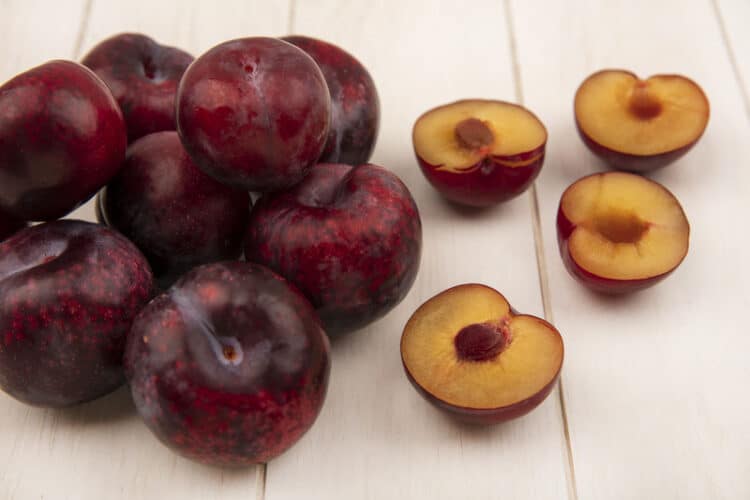 Tudo sobre ameixa: nutricionista do CEUB lista benefícios de inserir a fruta na dieta