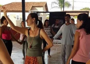 Atividades gratuitas de dança marcam celebração do Dia Internacional do Teatro em Uberlândia-MG