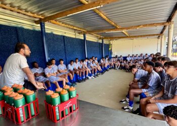 Dínamo realiza reunião de alinhamento com atletas da base antes da estreia no Campeonato Mineiro