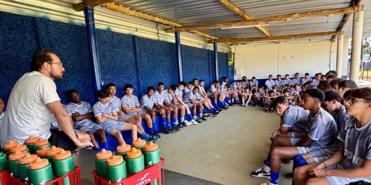 Dínamo realiza reunião de alinhamento com atletas da base antes da estreia no Campeonato Mineiro