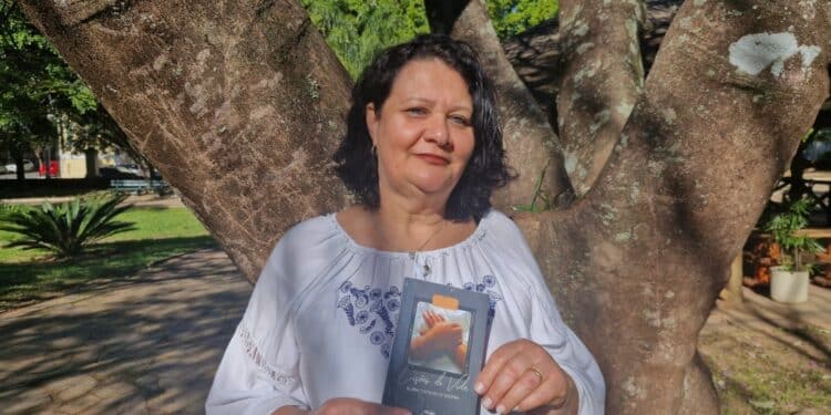 Glória Fontoura de Siqueira lança seu livro dia 28 próximo na Cafeteria Monalisa