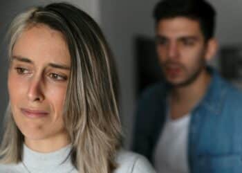 Mês dos namorados reacende alerta sobre relacionamentos abusivos