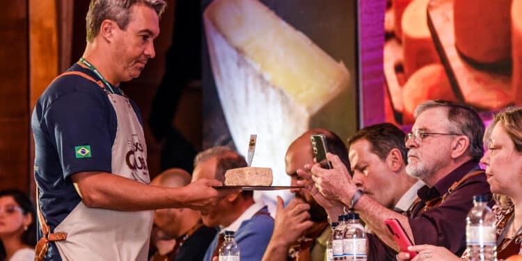 Maior concurso de queijos das Américas reúne jurados de sete países em Minas Gerais