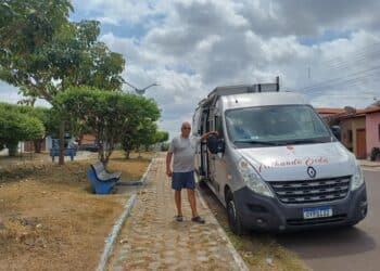 A PRAÇA E O PIPOQUEIRO