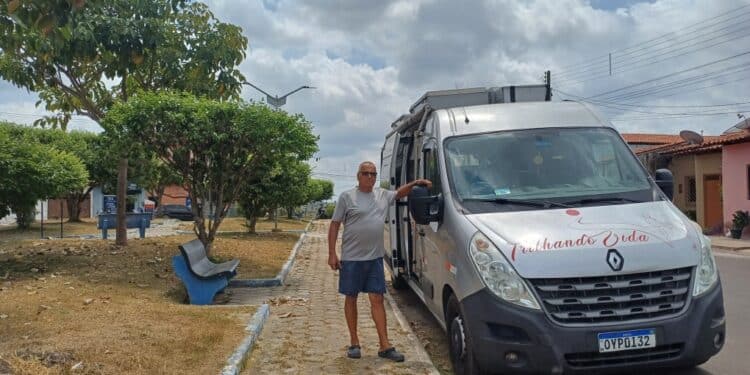 A PRAÇA E O PIPOQUEIRO