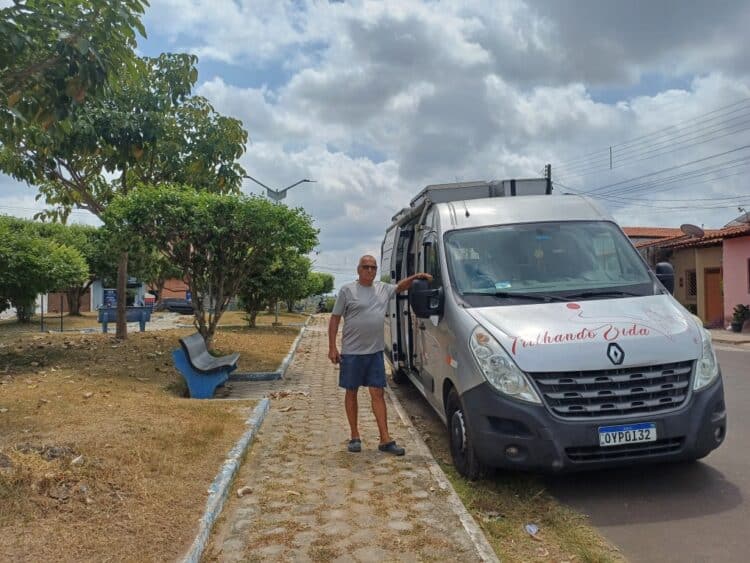 A PRAÇA E O PIPOQUEIRO