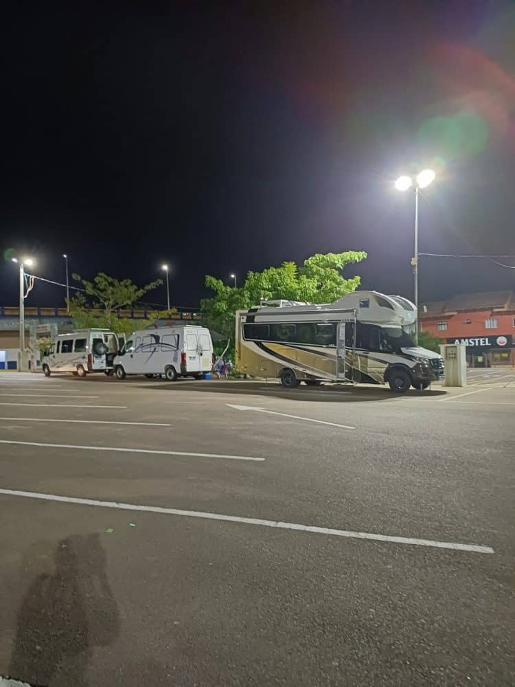 NO MOTORHOME AO LADO