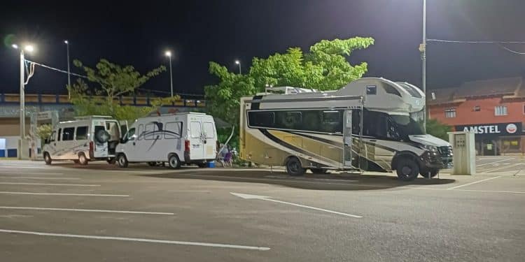 NO MOTORHOME AO LADO