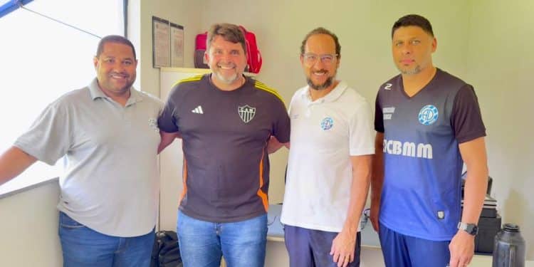 Observador do Atlético Mineiro acompanha atletas da base do Dínamo em visita técnica