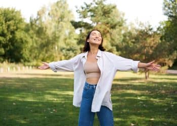 SIMPLESMENTE PENSAR E SE SENTIR COMPLETO