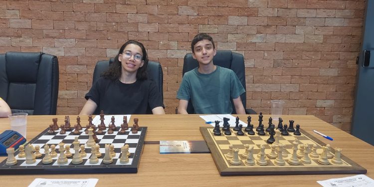 Enxadristas Edgard e Theo fazem dobradinha no torneio em Patrocínio