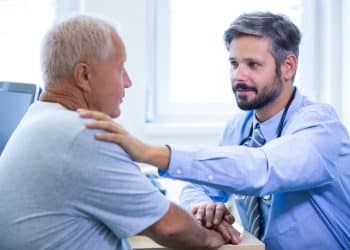 Câncer colorretal cresce entre jovens e exige atenção redobrada de pessoas idosas