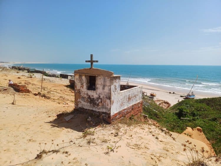 O MAR, A AREIA E O CEMITÉRIO