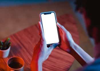 Família é essencial para equilibrar relação de jovens com tecnologia