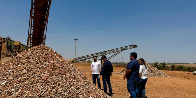 Prefeitura de Araxá discute novas alternativas para destinação do lixo urbano e mira modelo de PPP