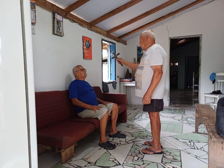 COISAS ESTRANHAS PELO CAMINHO