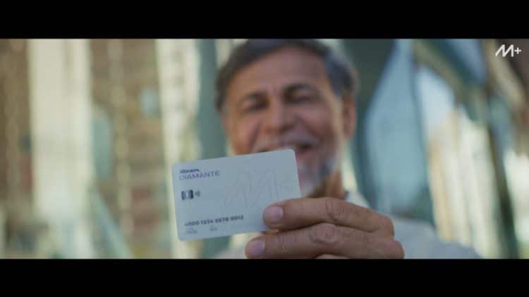 Banco Mercantil lança cartão consignado premium e traz Roberto Carlos em nova campanha