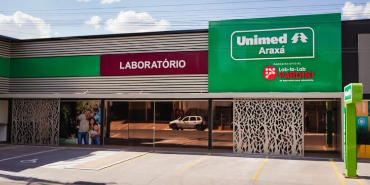 Unimed Araxá amplia atendimento com novo laboratório no centro da cidade