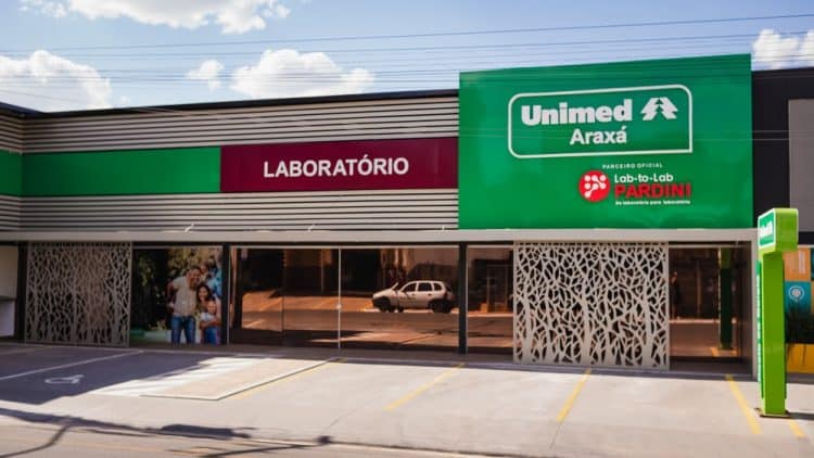 Unimed Araxá amplia atendimento com novo laboratório no centro da cidade