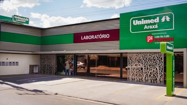 Unimed Araxá amplia atendimento com novo laboratório no centro da cidade