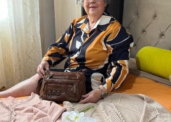 “Conectada aos 85”: como uma idosa brasileira acolheu a vida digital em seus próprios termos