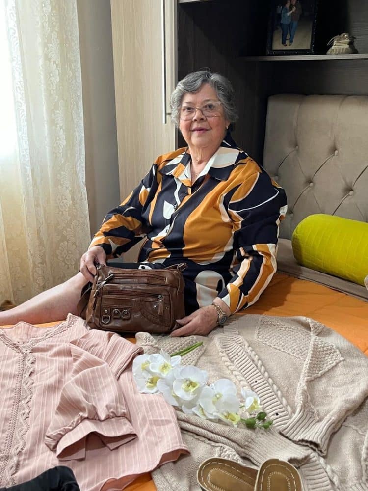 “Conectada aos 85”: como uma idosa brasileira acolheu a vida digital em seus próprios termos