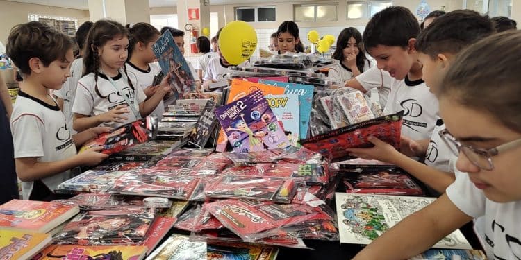 Feira “De Olhos nos Livros” transforma escola em vitrine literária em Araxá
