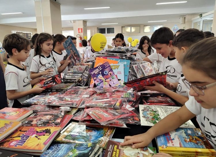 Feira “De Olhos nos Livros” transforma escola em vitrine literária em Araxá