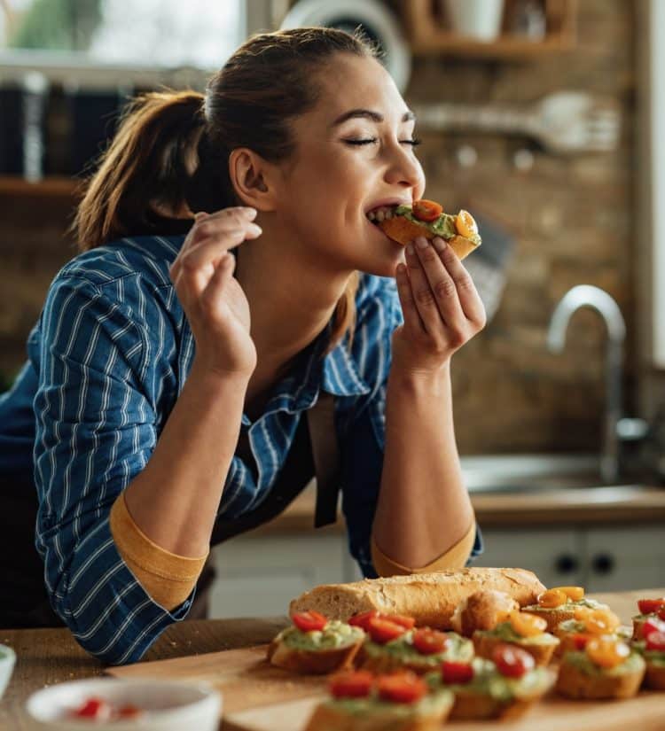Como o que comemos impacta o humor, o sono e até a produtividade?