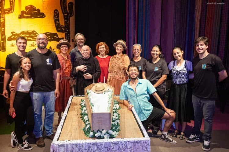 Fernando Neves celebra 75 anos em cena com o Grupontapé em Uberlândia-MG