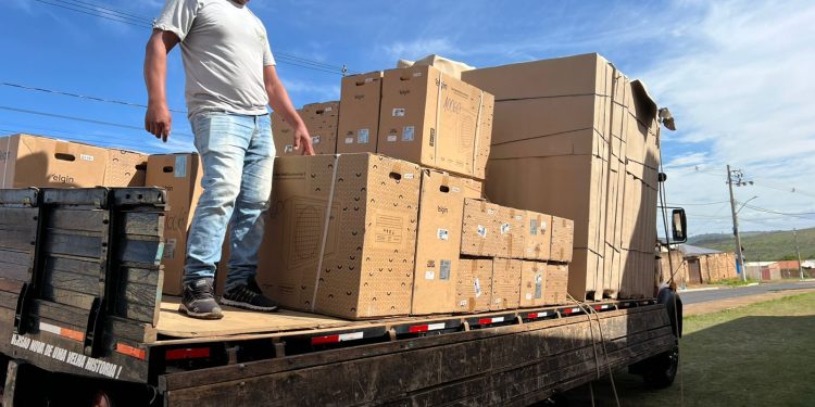 Prefeitura de Araxá inicia entrega de novos equipamentos para escolas do Tempo Integral