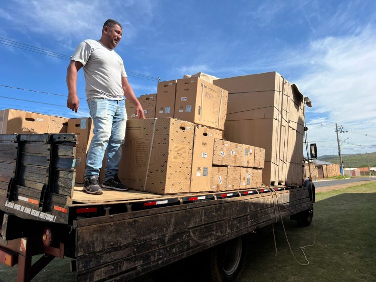 Prefeitura de Araxá inicia entrega de novos equipamentos para escolas do Tempo Integral