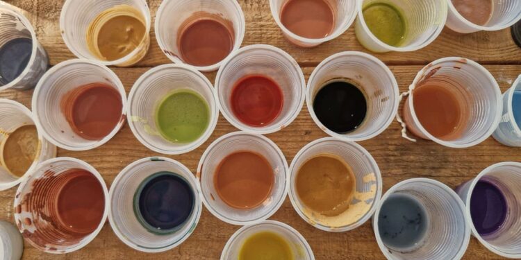 RECURSOS DA NATUREZA TRANSFORMADOS EM PINTURAS.