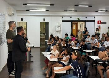 FestNatal 2025: Livro escrito por crianças comemora os 160 anos de Araxá