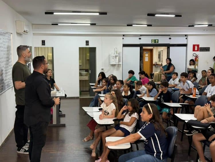 FestNatal 2025: Livro escrito por crianças comemora os 160 anos de Araxá