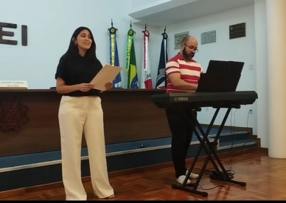 *Sarau encerra atividades de 2025  da AIL com poesias e cantos*