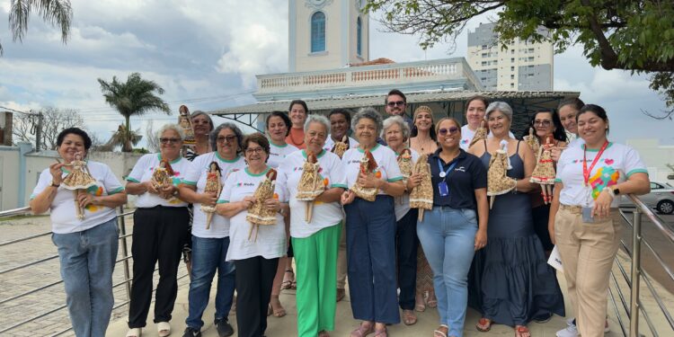 Oficina “Costurando Vidas” reúne mulheres em aprendizado e acolhimento na Fundação Calmon Barreto