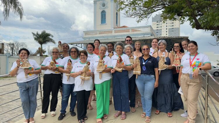 Oficina “Costurando Vidas” reúne mulheres em aprendizado e acolhimento na Fundação Calmon Barreto