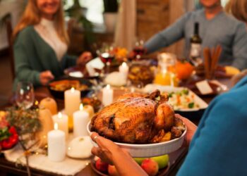 Exagerou na ceia? Saiba como ajudar o corpo a se recuperar no dia seguinte