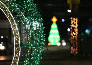 Natal Iluminado leva magia aos bairros de Araxá e encanta moradores com novos pontos de visitação