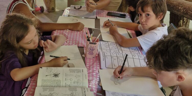 OFICINA DE FÉRIAS TRAZ ARTE, PINTURAS E DESENHOS