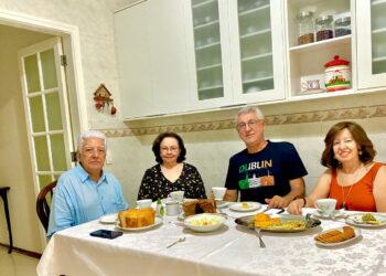 A REVELAÇÃO EM FOLHAS VERDES E ÁGUA QUENTE