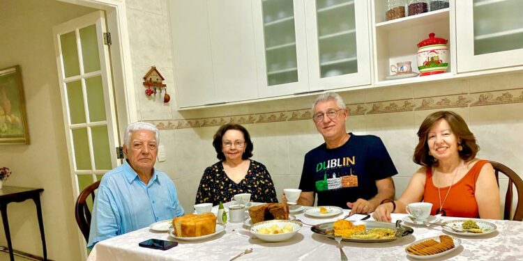 A REVELAÇÃO EM FOLHAS VERDES E ÁGUA QUENTE