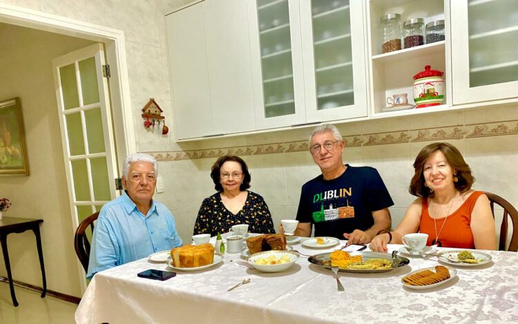 A REVELAÇÃO EM FOLHAS VERDES E ÁGUA QUENTE