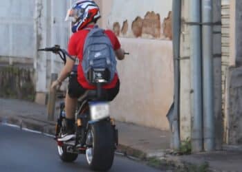 Prefeitura de Araxá reforça exigência da CNH e novas regras para circulação de motos elétricas