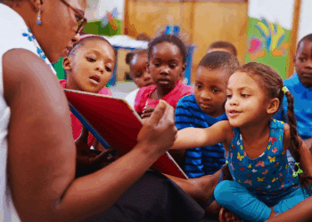 AXIA e Instituto Phomenta selecionam 40 ONGs para programa de formação em educação e geração de renda