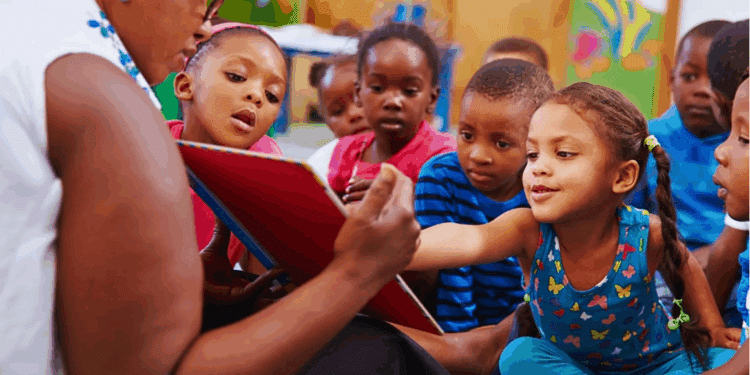 AXIA e Instituto Phomenta selecionam 40 ONGs para programa de formação em educação e geração de renda