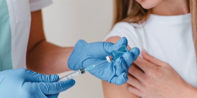 Vacina contra o vírus sincicial respiratório salva vidas e reduz complicações para gestantes e bebês