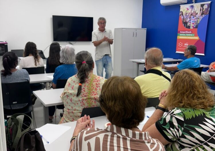 COM A PALAVRA, A POESIA